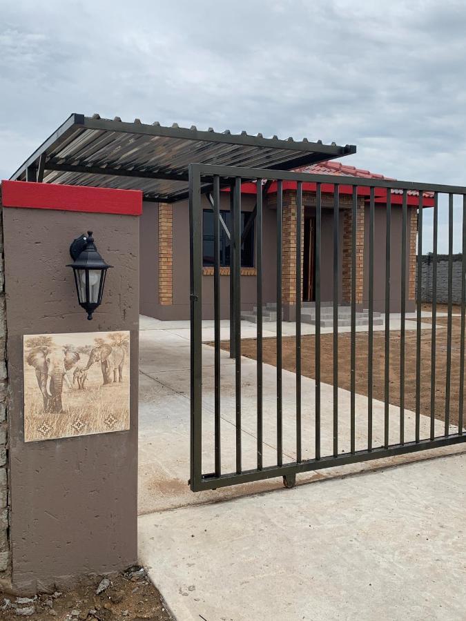 Elephant House, 2 Bedroom House, Next To Pilanesberg And Sun City Mogwase Kültér fotó